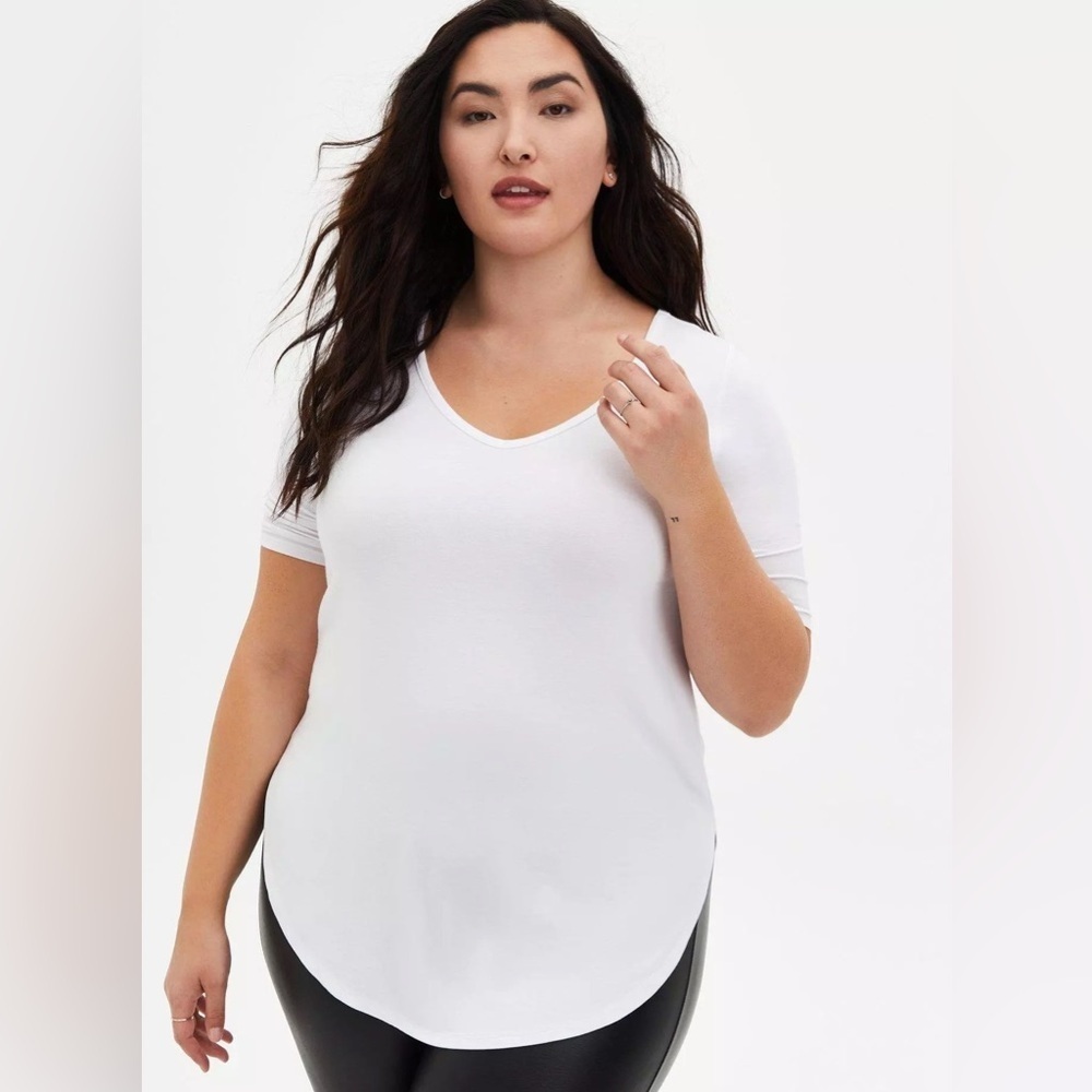 Torrid 2X White V Neck Tee Plus Size Short Sleeve Basic Top NWT